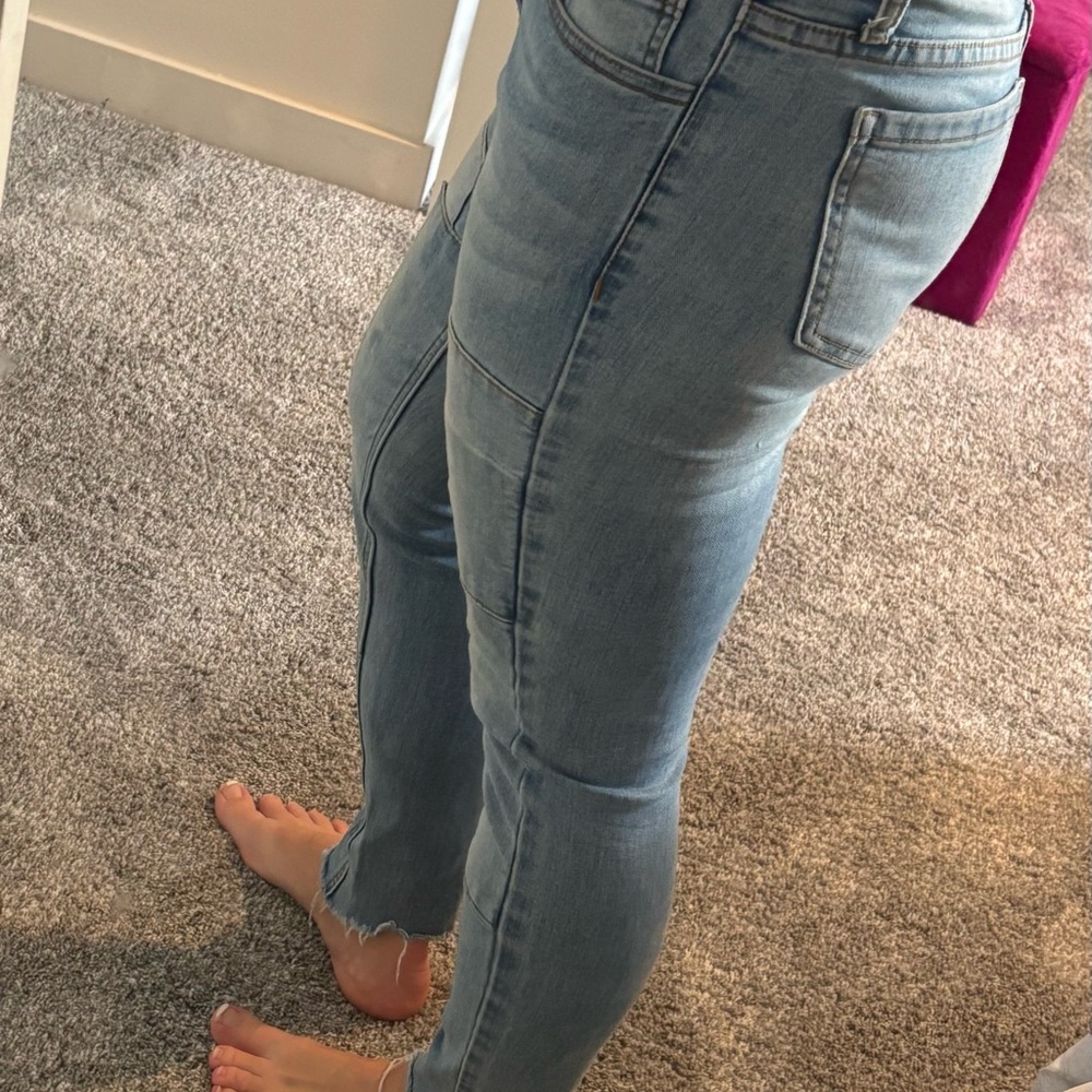 Guess Jeans - Picture 7 of 9